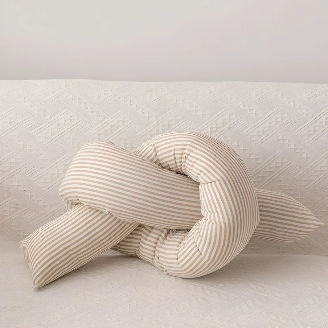 Kyva – Coussin Déco Doux à Rayures | Formes Ludiques & Élégantes