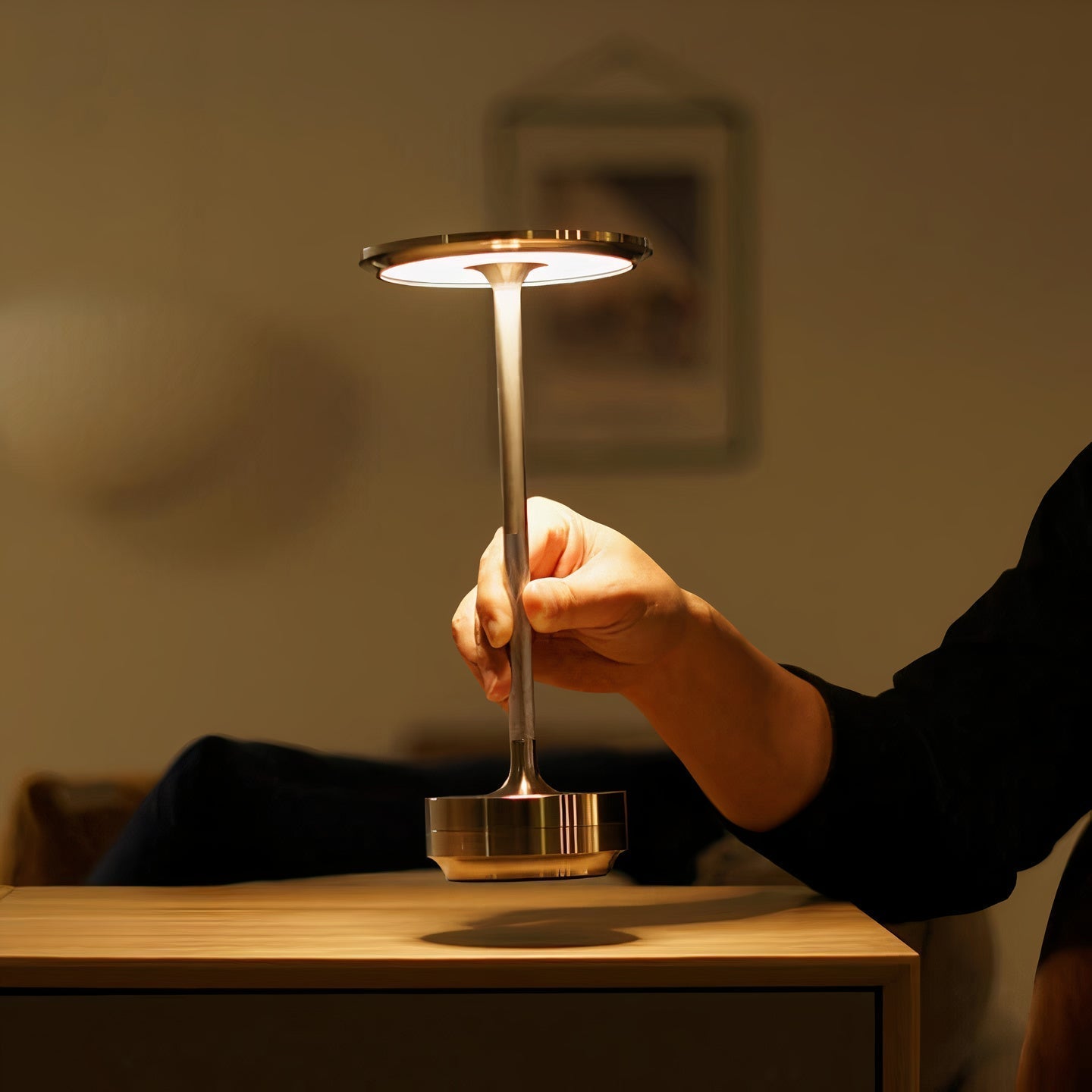 LumenArt - Lampe de Table Élégante de Thomas