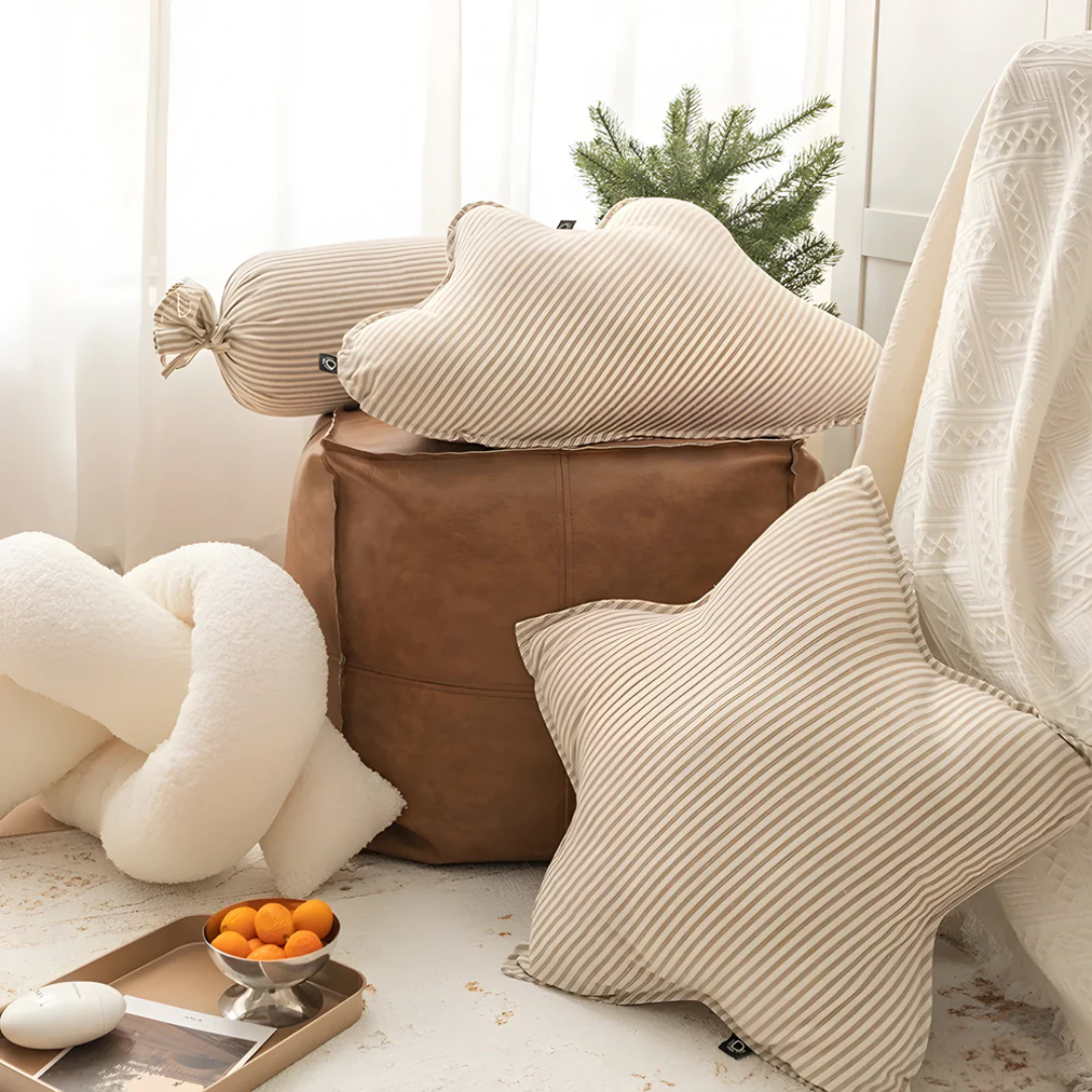 Kyva – Coussin Déco Doux à Rayures | Formes Ludiques & Élégantes