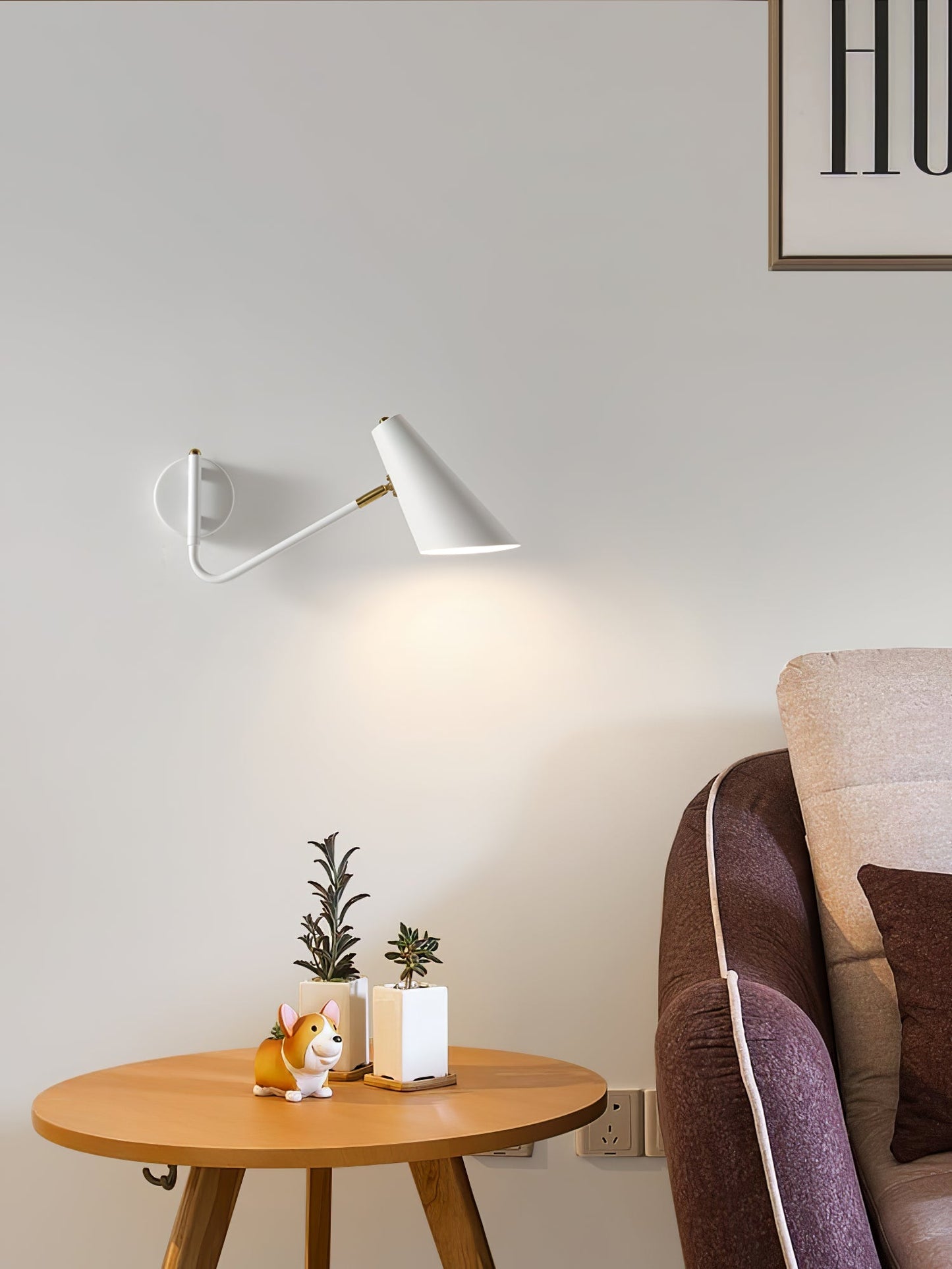 LuminaPex – Applique Murale Orientable au Design Conique