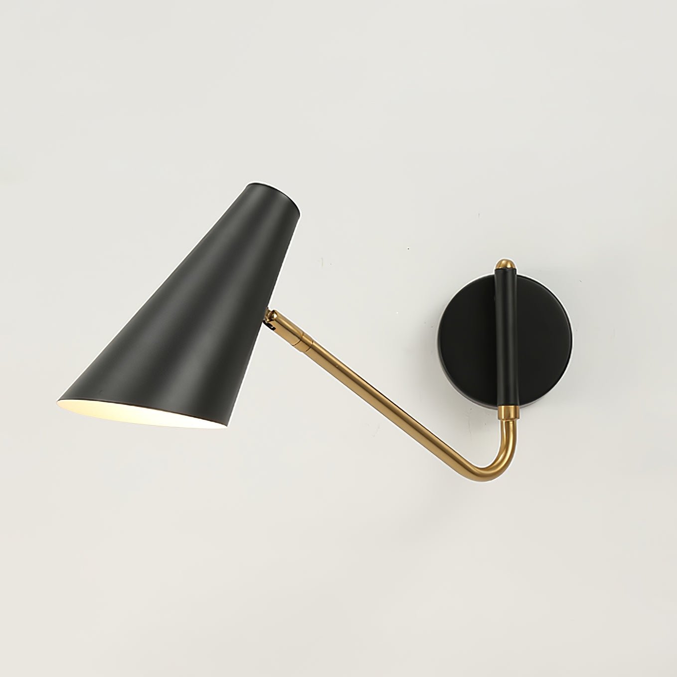 LuminaPex – Applique Murale Orientable au Design Conique