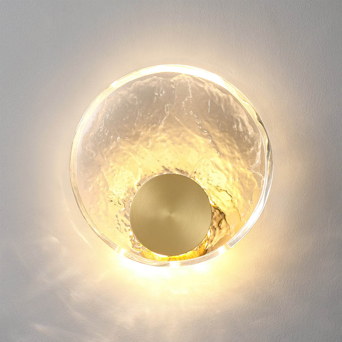Aurum – Applique Murale Élégante en Laiton & Cristal Opaque | LED Intégrée