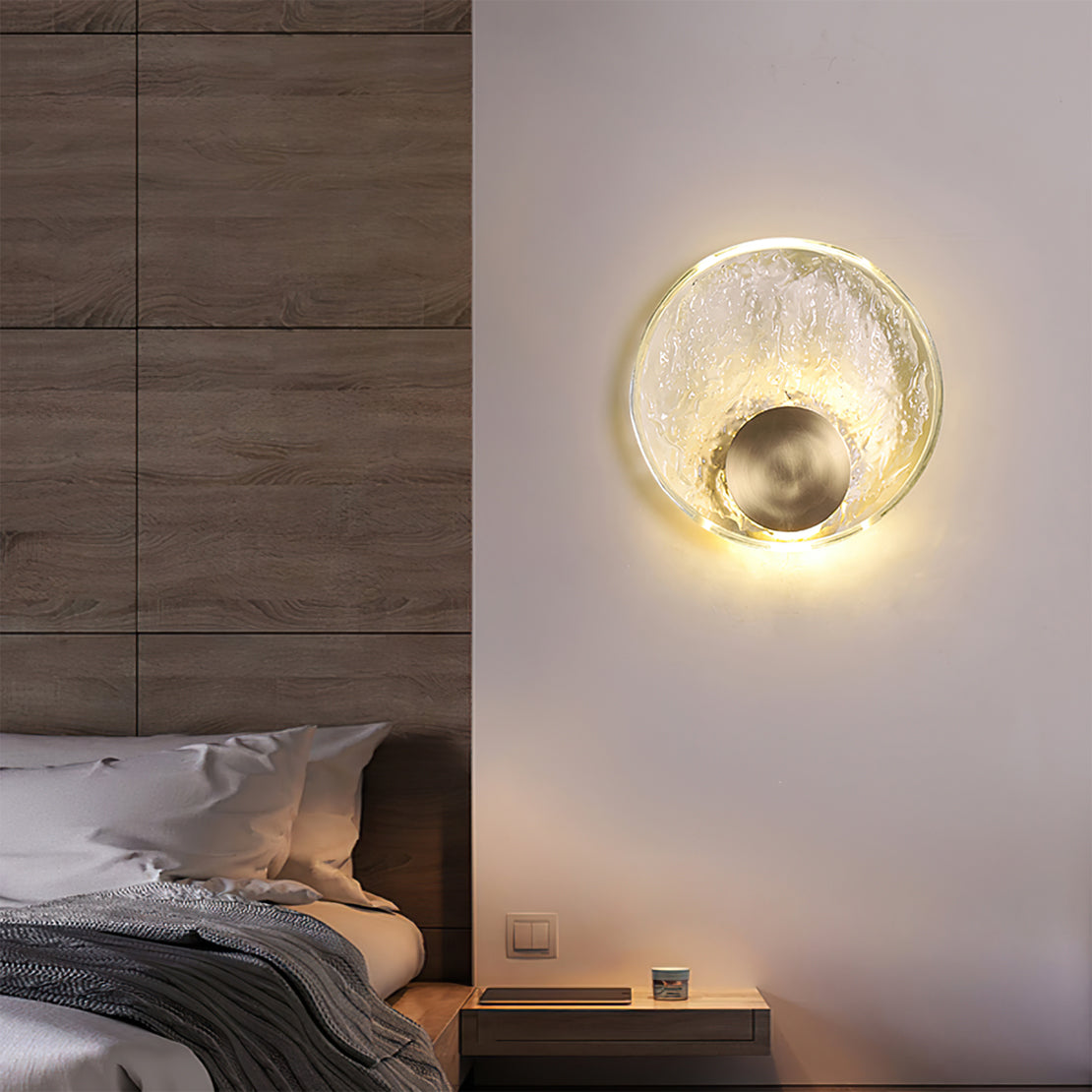 Aurum – Applique Murale Élégante en Laiton & Cristal Opaque | LED Intégrée