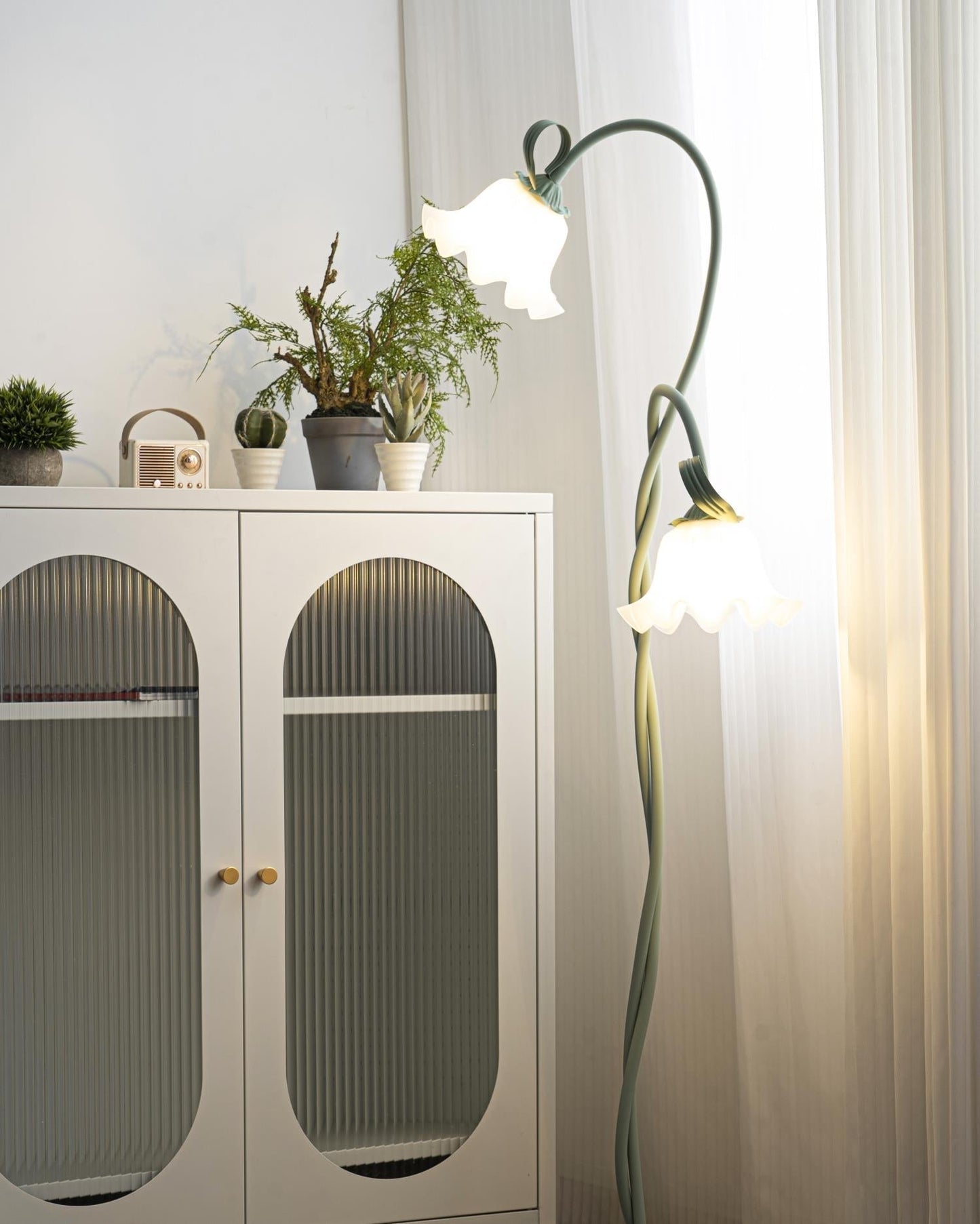 CallaLight | Éclairage Floral Moderne – Élégance Naturelle sur Pied