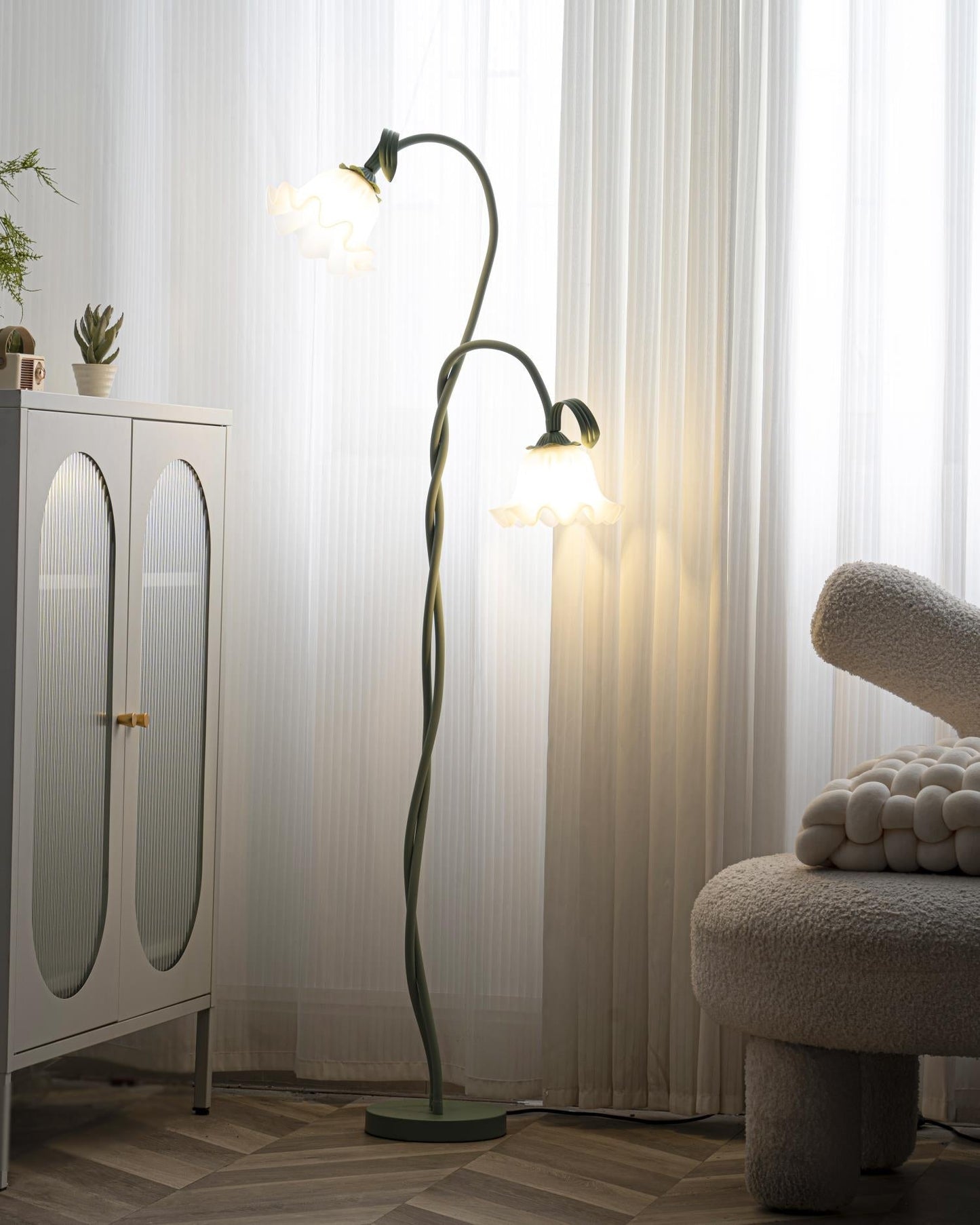 CallaLight | Éclairage Floral Moderne – Élégance Naturelle sur Pied