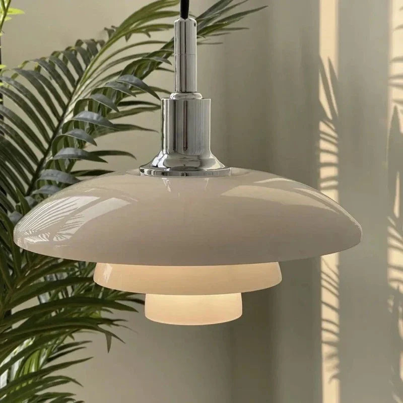 LuminoChrome - Lampe pendante chrome au design raffiné