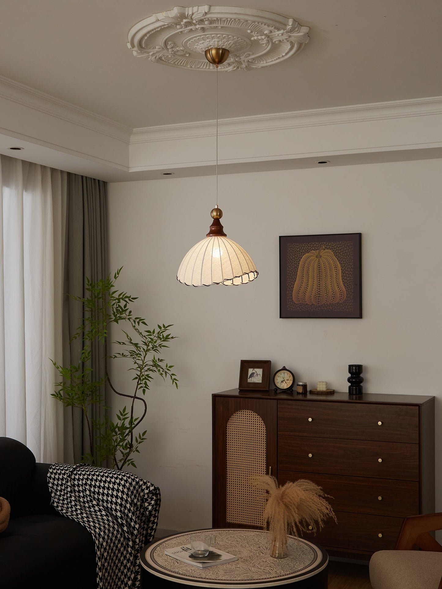 VELMARA | Suspension Tissu Plissé – Bois & Métal Doré – Hauteur Réglable – Douille E27