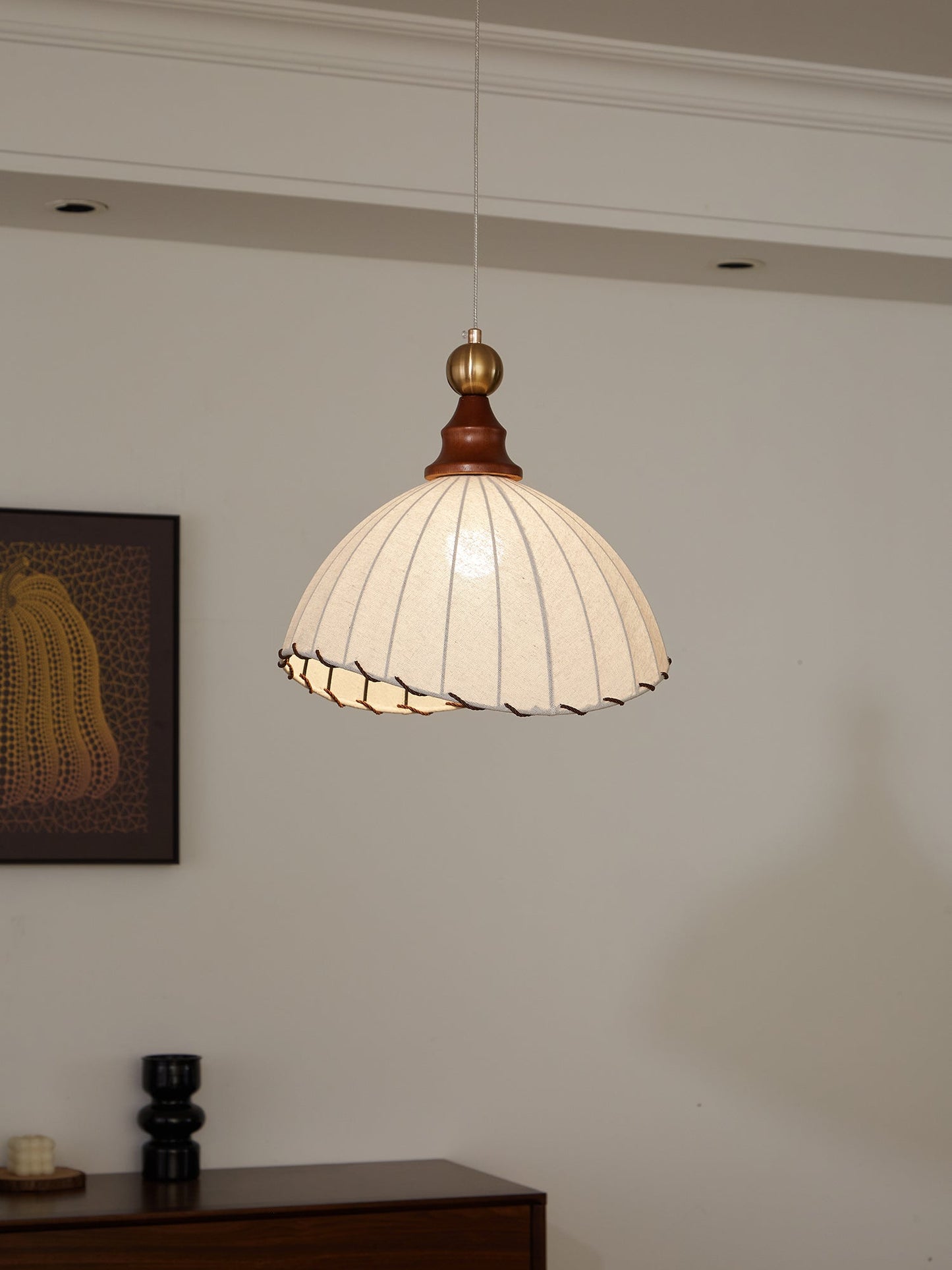 VELMARA | Suspension Tissu Plissé – Bois & Métal Doré – Hauteur Réglable – Douille E27
