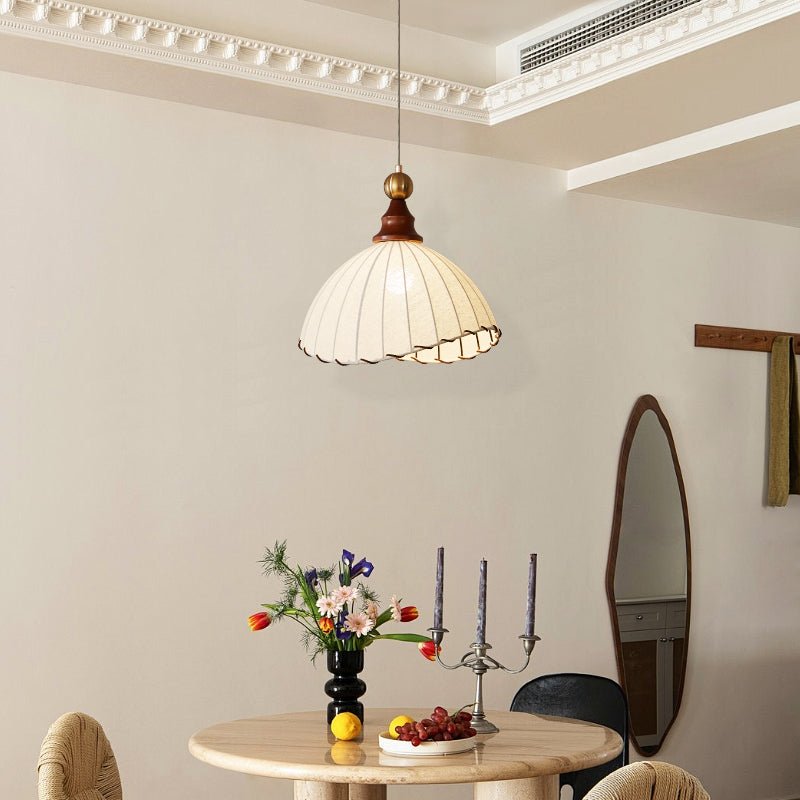 VELMARA | Suspension Tissu Plissé – Bois & Métal Doré – Hauteur Réglable – Douille E27