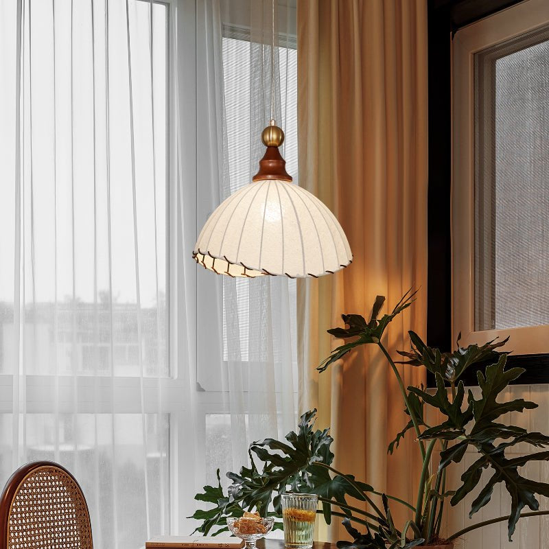 VELMARA | Suspension Tissu Plissé – Bois & Métal Doré – Hauteur Réglable – Douille E27