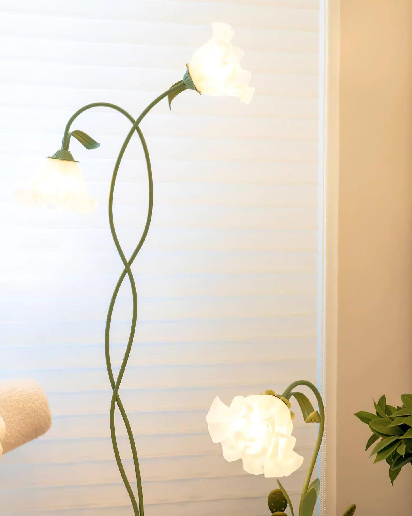 CallaLight | Éclairage Floral Moderne – Élégance Naturelle sur Pied
