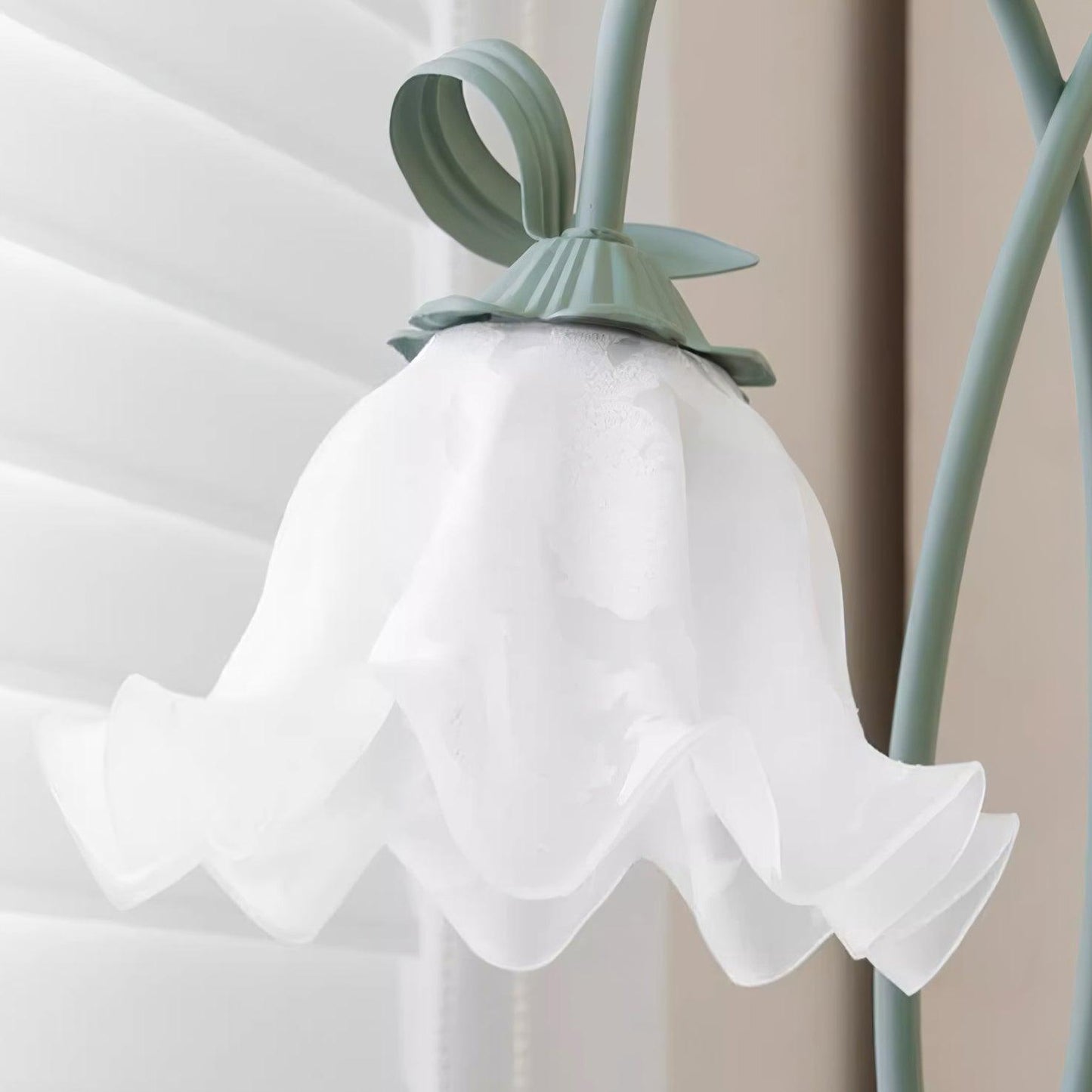 CallaLight | Éclairage Floral Moderne – Élégance Naturelle sur Pied