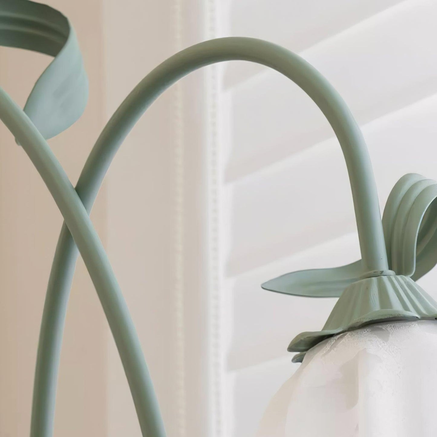 CallaLight | Éclairage Floral Moderne – Élégance Naturelle sur Pied