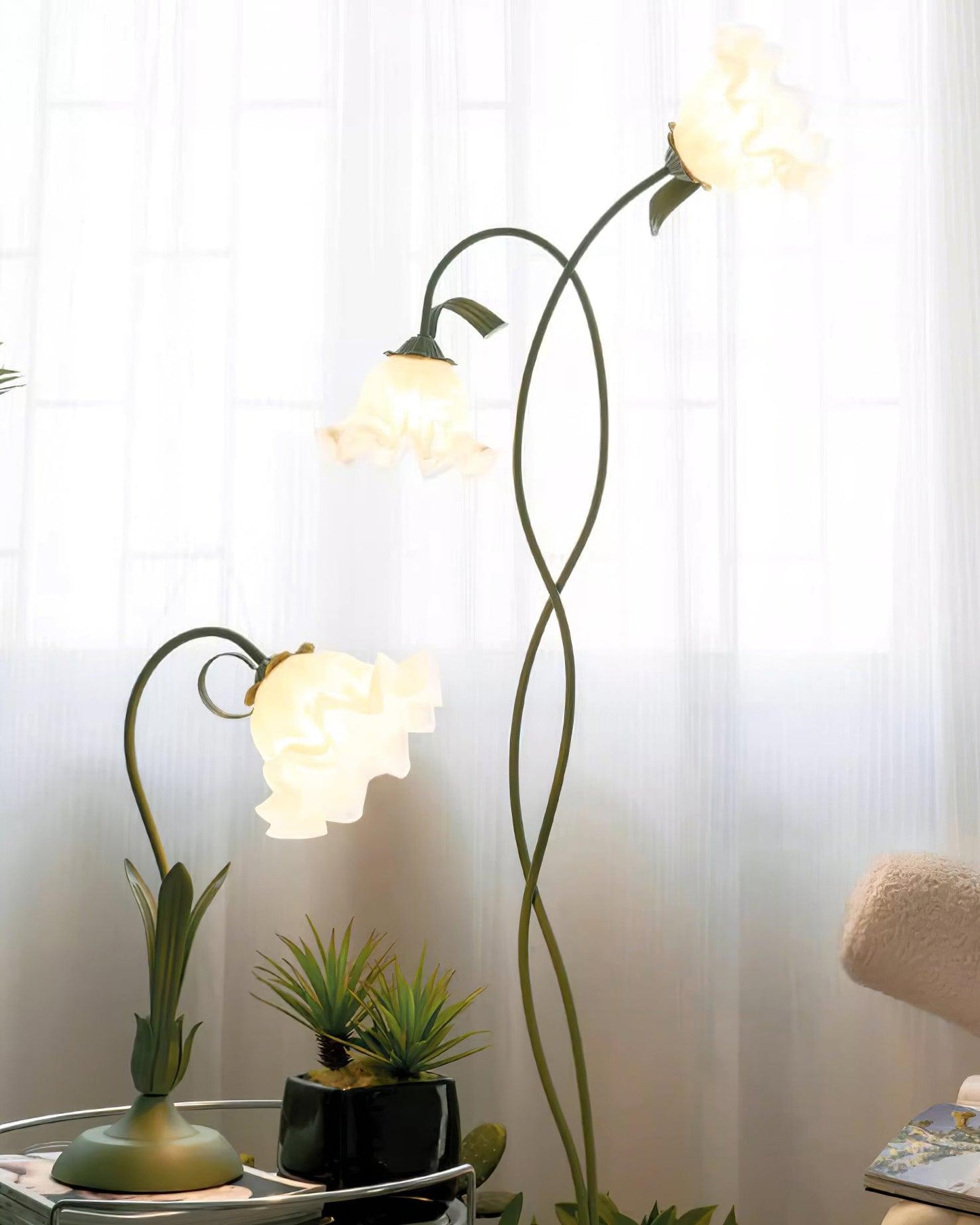 CallaLight | Éclairage Floral Moderne – Élégance Naturelle sur Pied