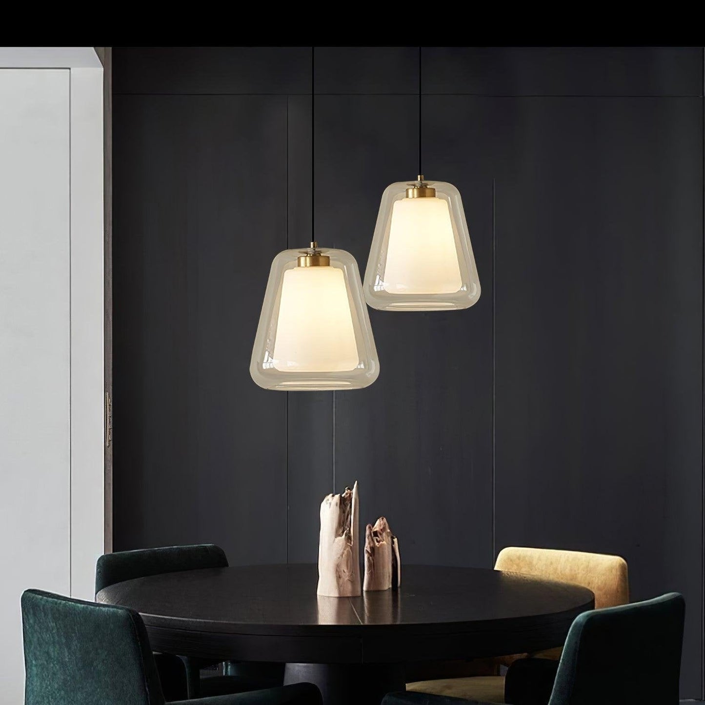 LumièreFluide - Suspension Élégante et Intemporelle