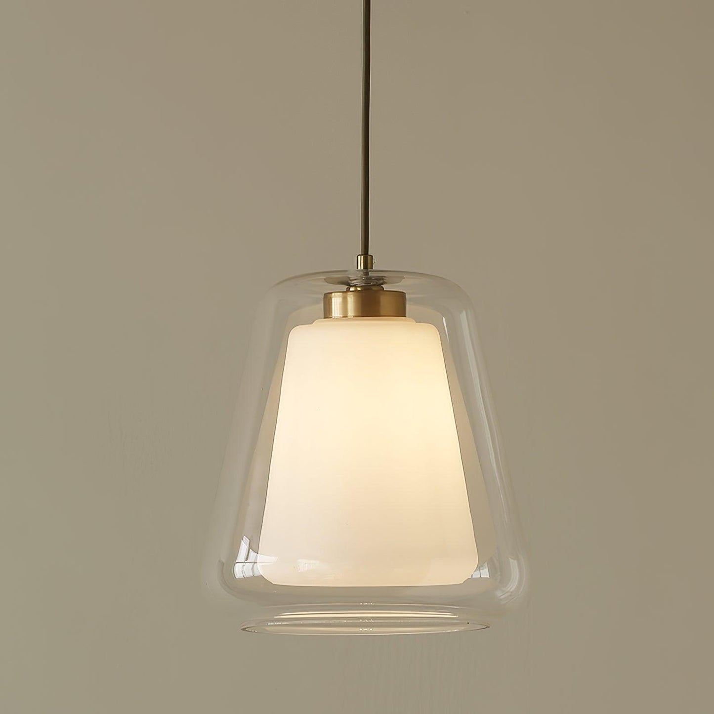 LumièreFluide - Suspension Élégante et Intemporelle