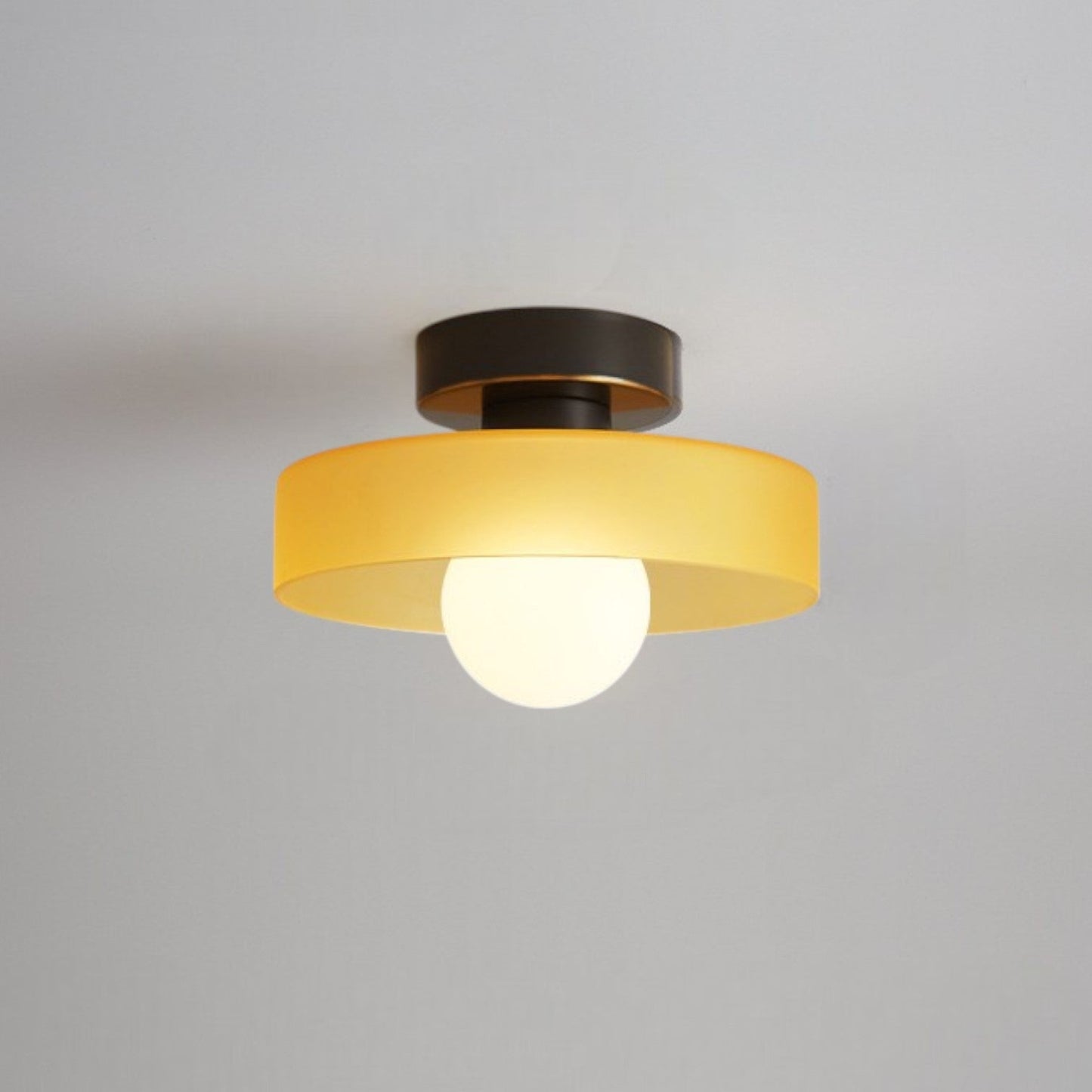 Plafonnier géométrique Bauhaus en laiton et verre – Design moderne et intemporel