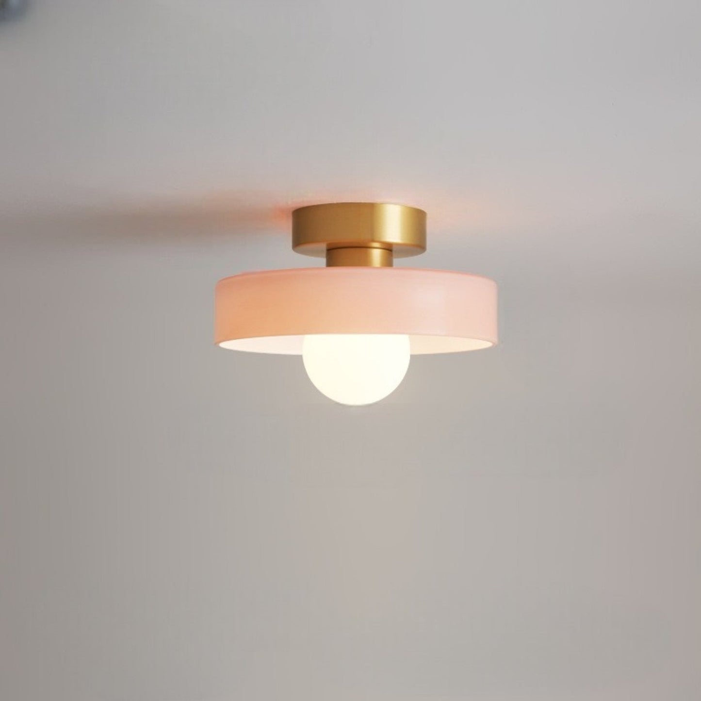 Plafonnier géométrique Bauhaus en laiton et verre – Design moderne et intemporel