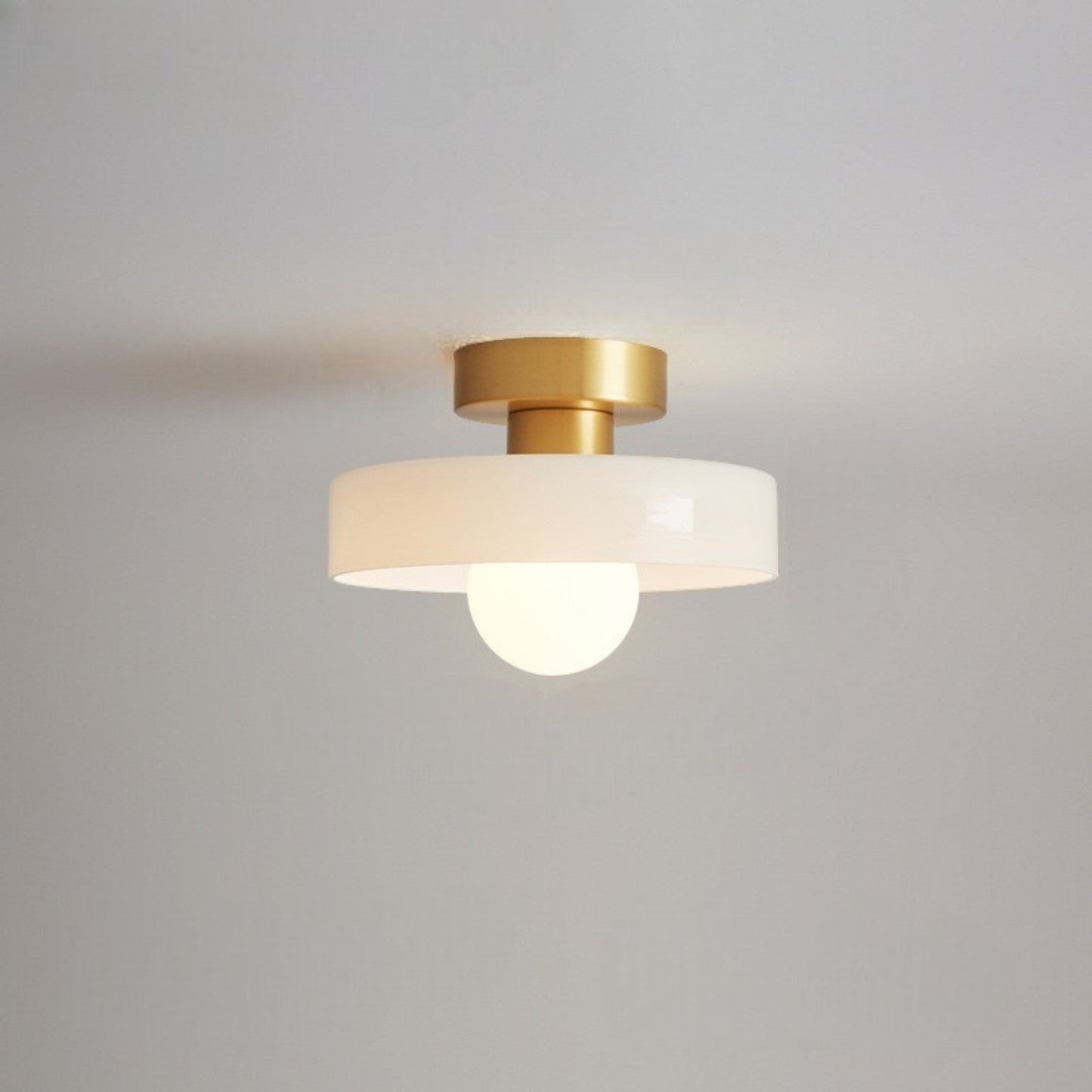 Plafonnier géométrique Bauhaus en laiton et verre – Design moderne et intemporel