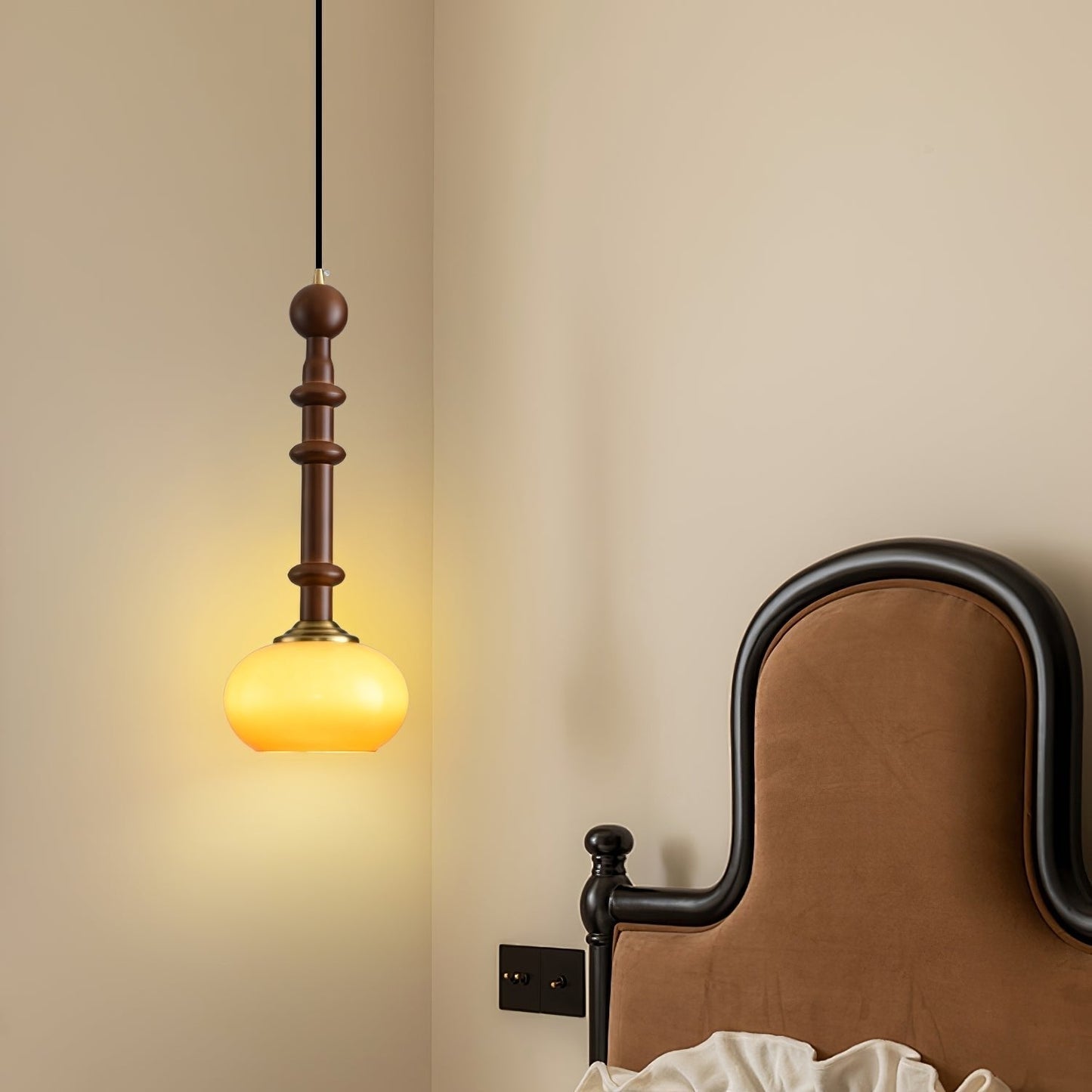 RomaLumière – Suspension Élégante Italienne en Verre | Design Vintage | Bois & Laiton