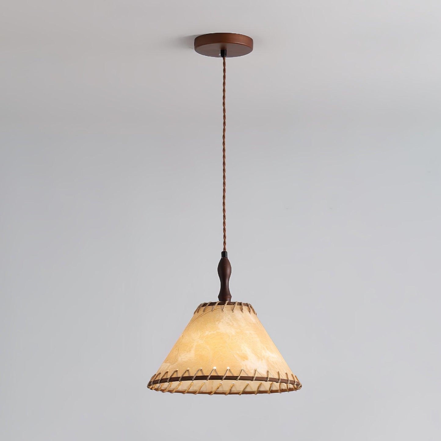 WoodLumière – Suspension Élégante en Bois