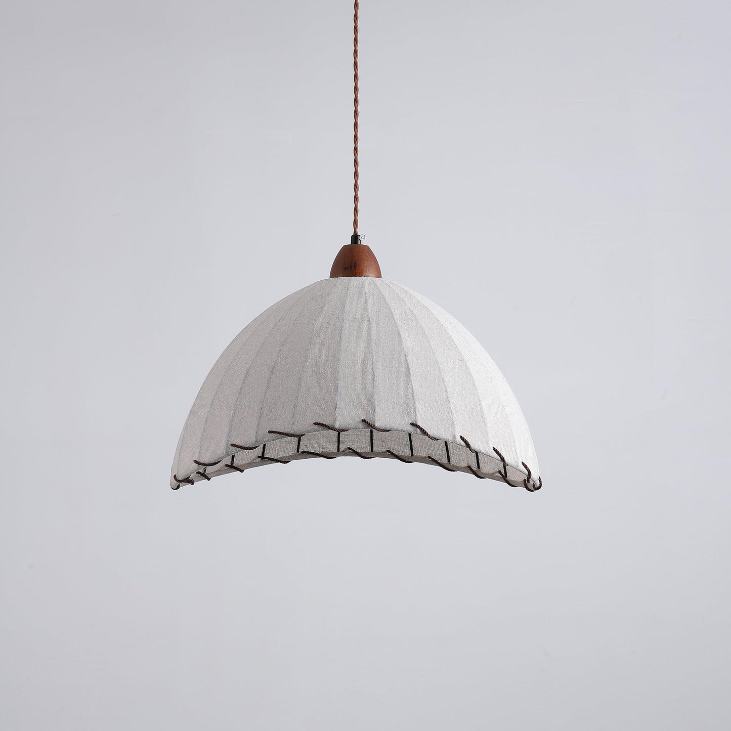 WoodLumière – Suspension Élégante en Bois