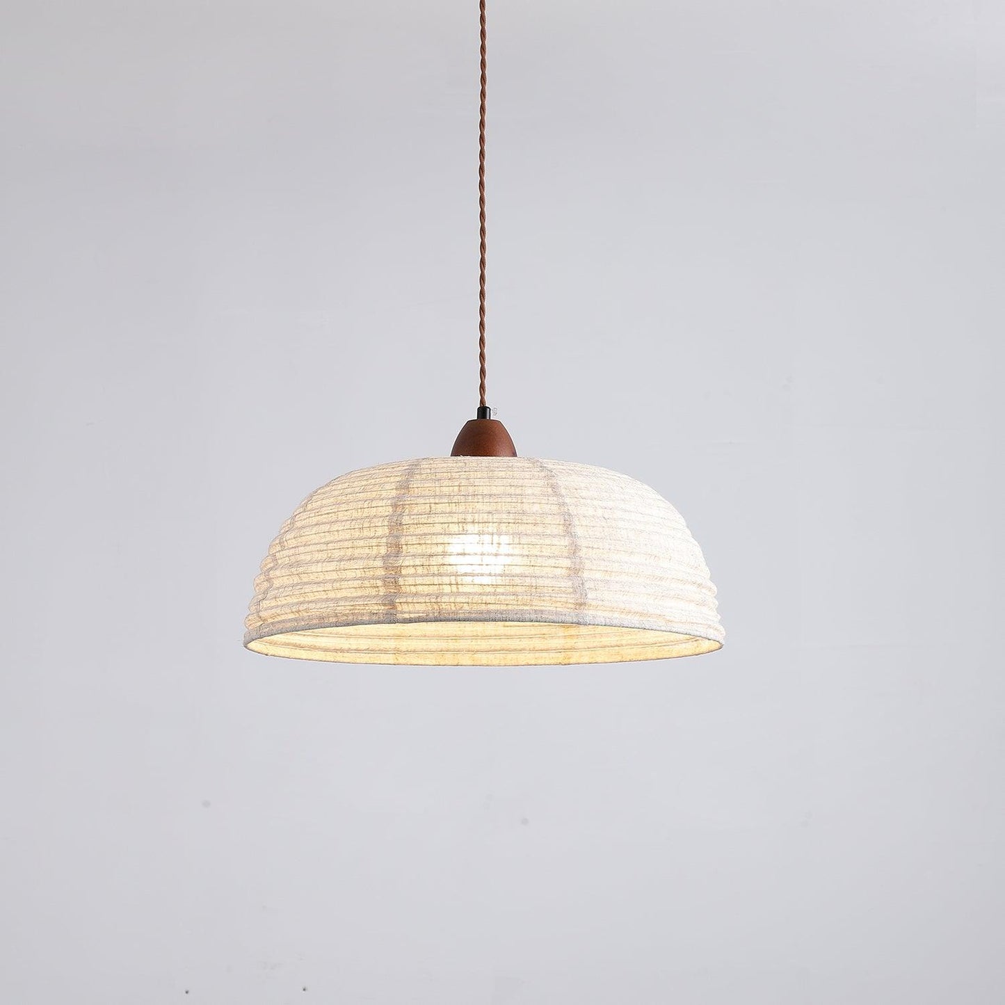 WoodLumière – Suspension Élégante en Bois