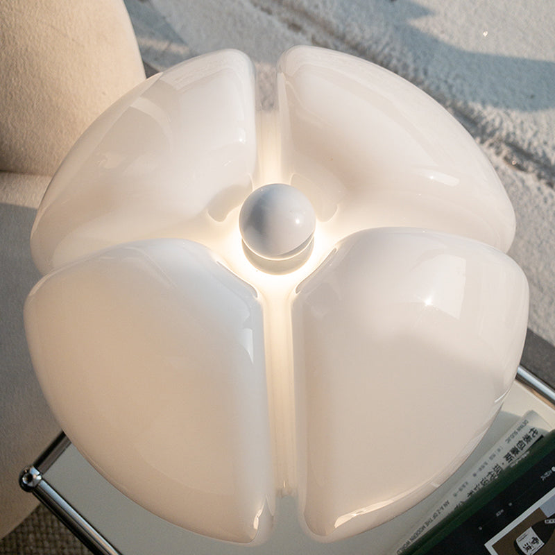 ClassicGlow – Lumière classique élégante