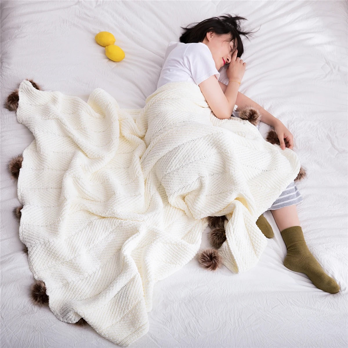 PomponLux – Plaid en Chenille avec Pompons
