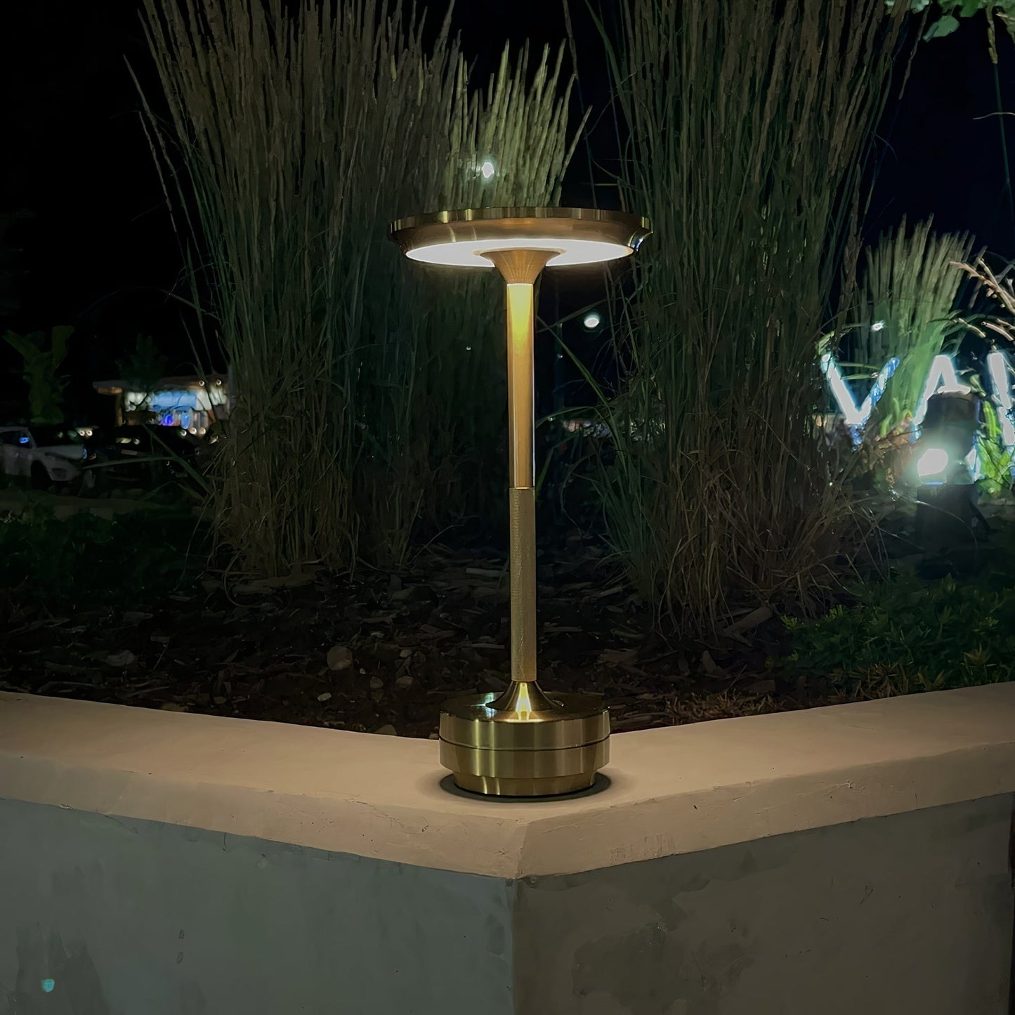 LumenArt - Lampe de Table Élégante de Thomas