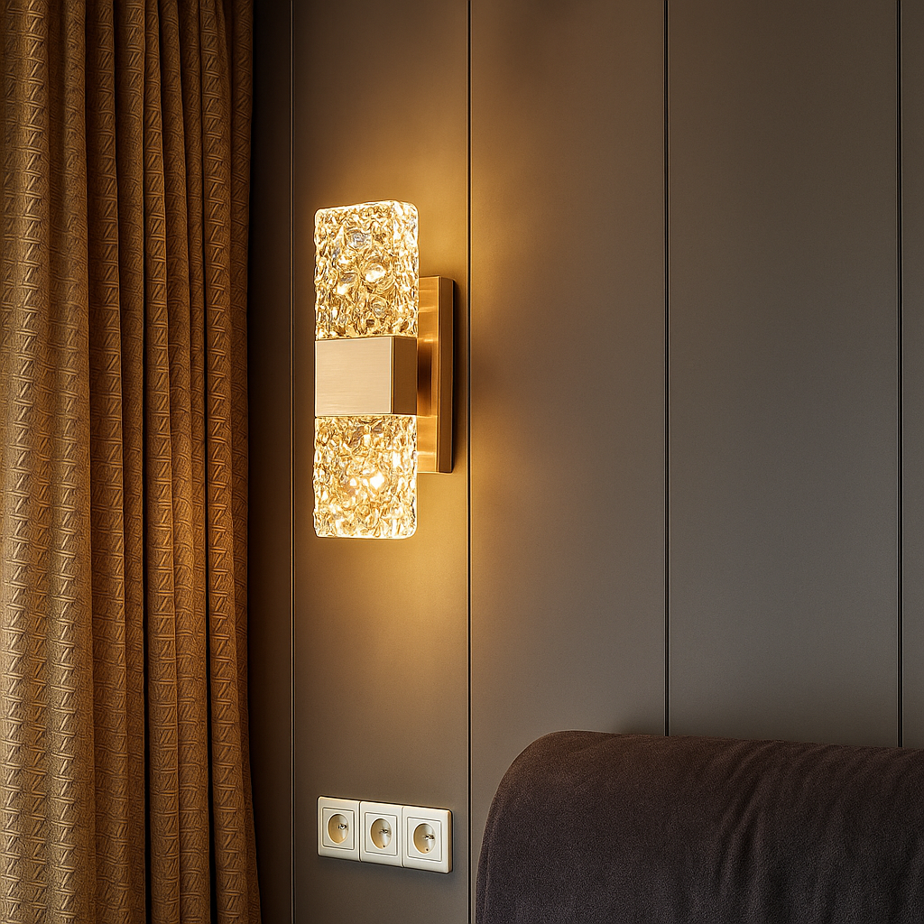 CRISTALLIA – Applique Murale en Cristal Doré | LED Intégrée | Style Nordique | Métal & Cristal | Éclairage Ambiant