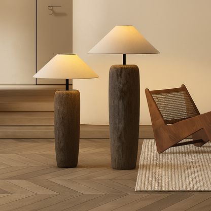 Garí Stamme – Lampadaire Japandi en Bois Massif & Lin – Design Minimaliste – 2 Tailles Disponibles