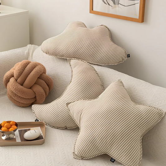 Kyva – Coussin Déco Doux à Rayures | Formes Ludiques & Élégantes