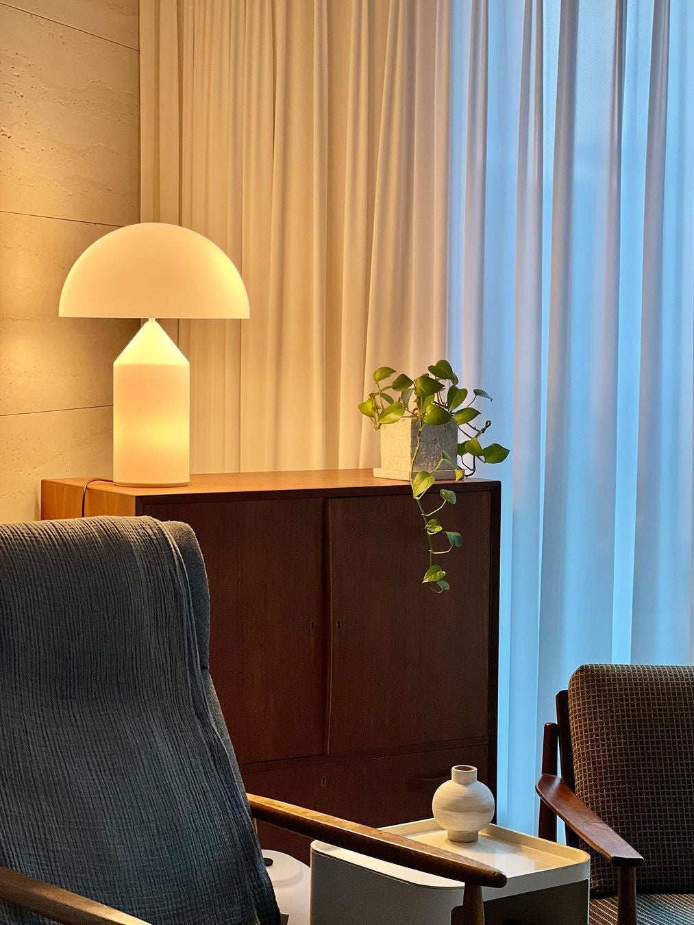 Atollo – Lampe de Table en Verre Blanc | Design Géométrique Iconique | LED Compatible