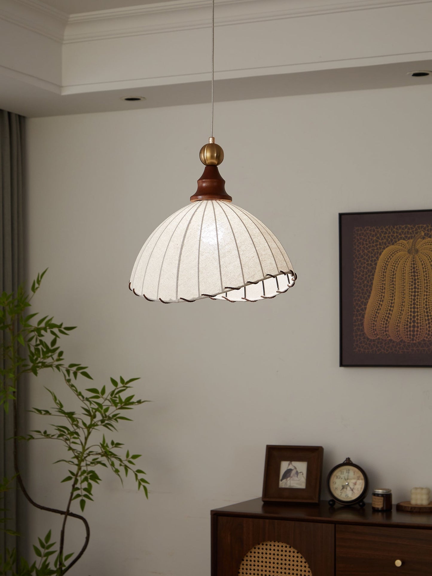 VELMARA | Suspension Tissu Plissé – Bois & Métal Doré – Hauteur Réglable – Douille E27