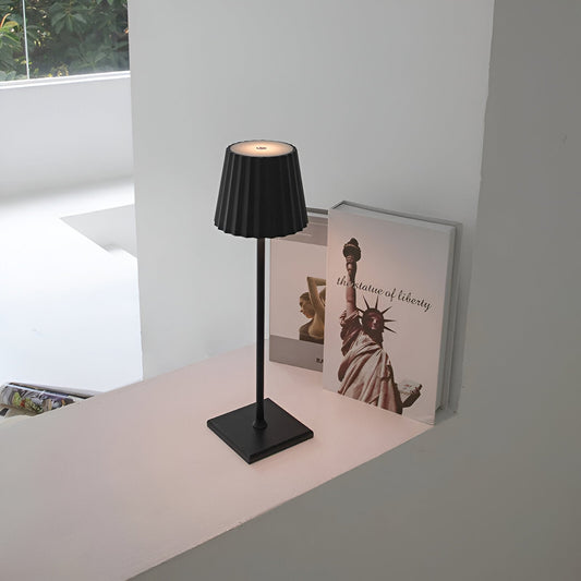 IllumiGlow - Lampe de Voyage Rechargeable avec Éclairage Multicolore