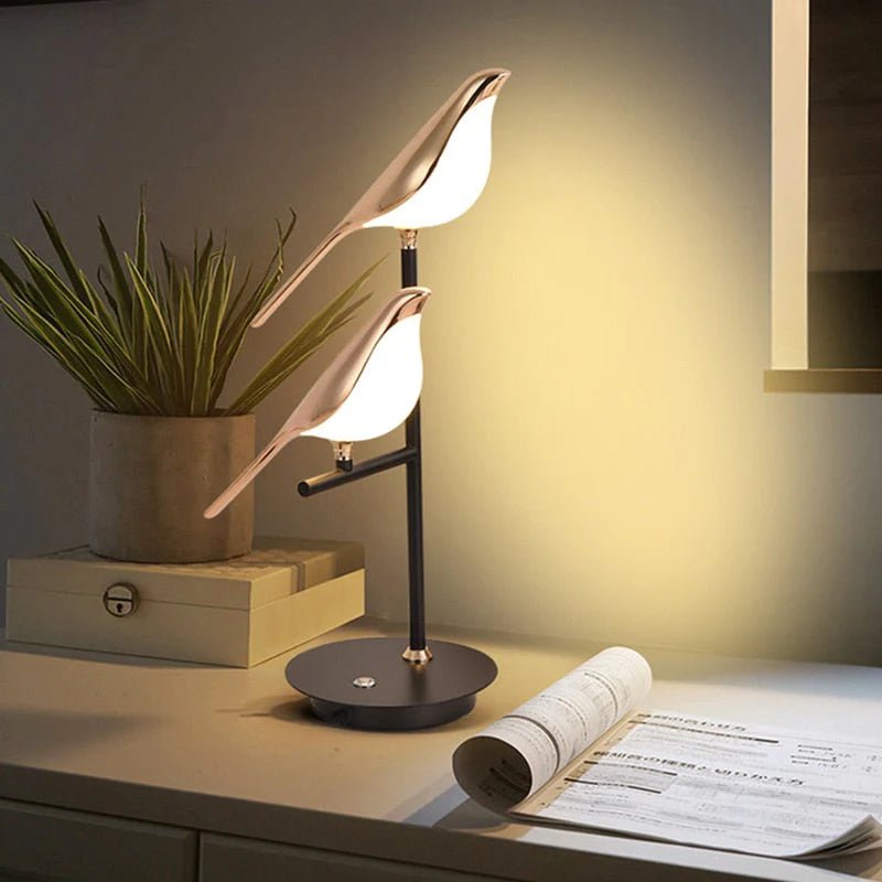 Lampe de Table LED Moderne avec Design Oiseau Doré – Éclairage Élégant et Économique pour Salon et Bureau 1