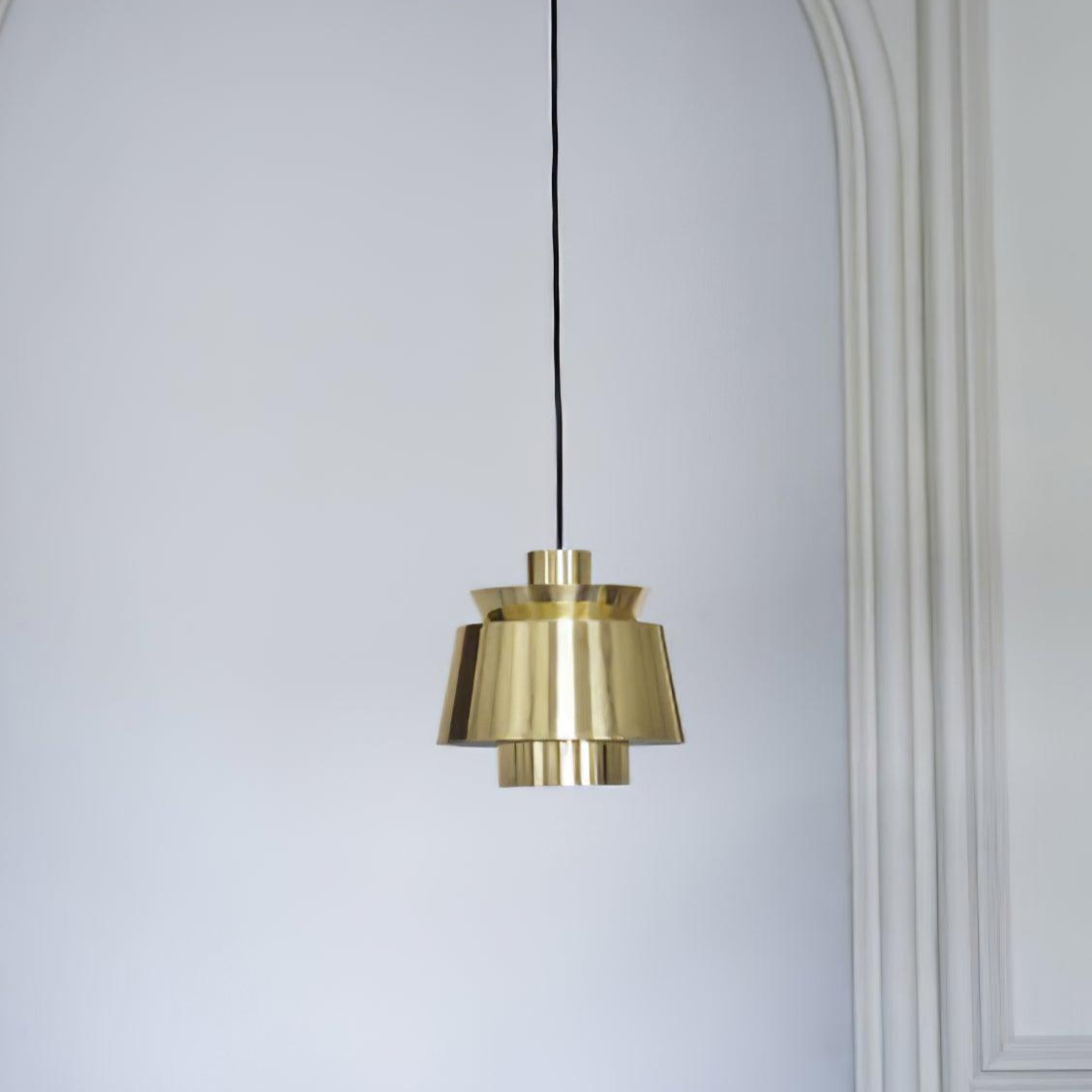 OrionGlow – Suspension Élégante en Lumière