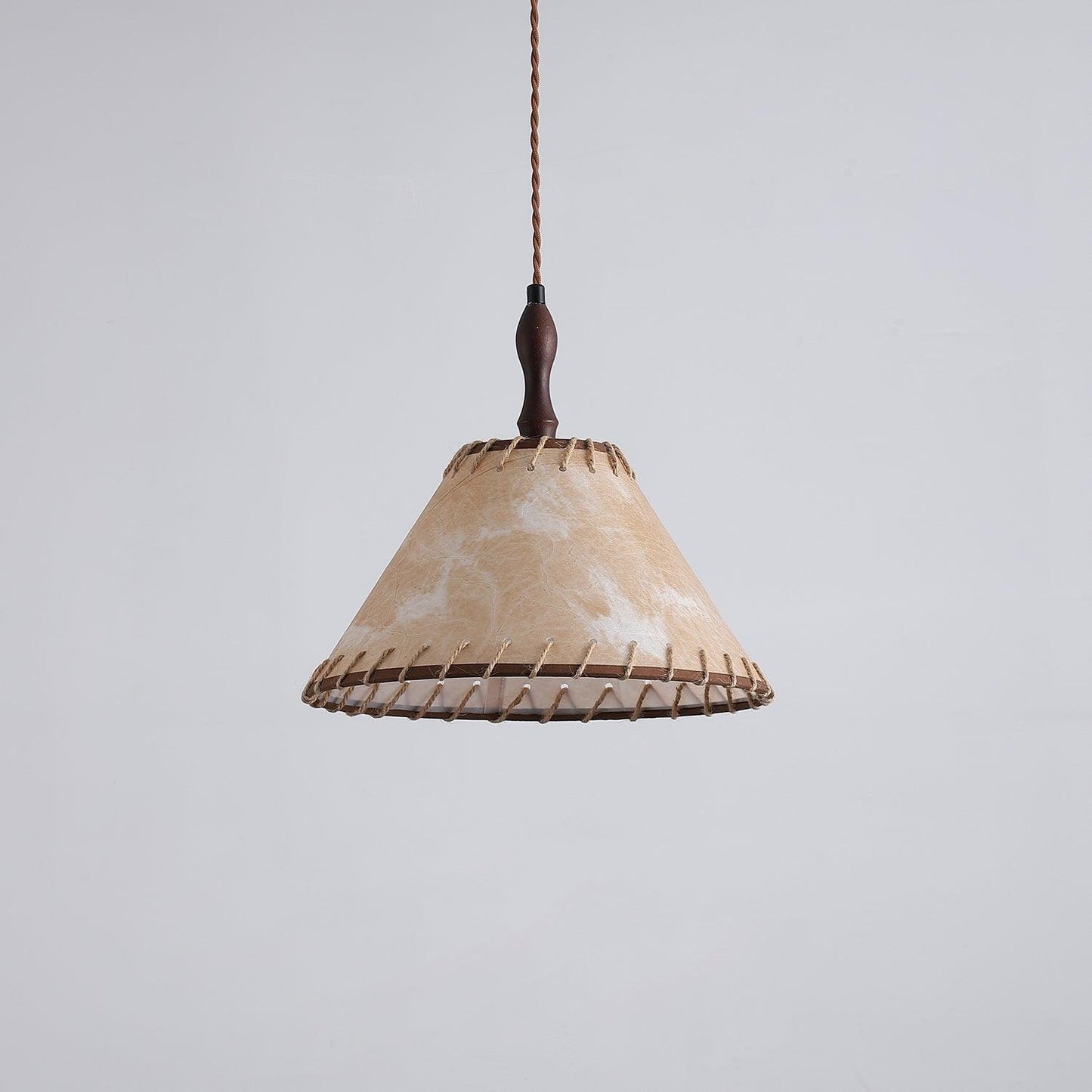 WoodLumière – Suspension Élégante en Bois