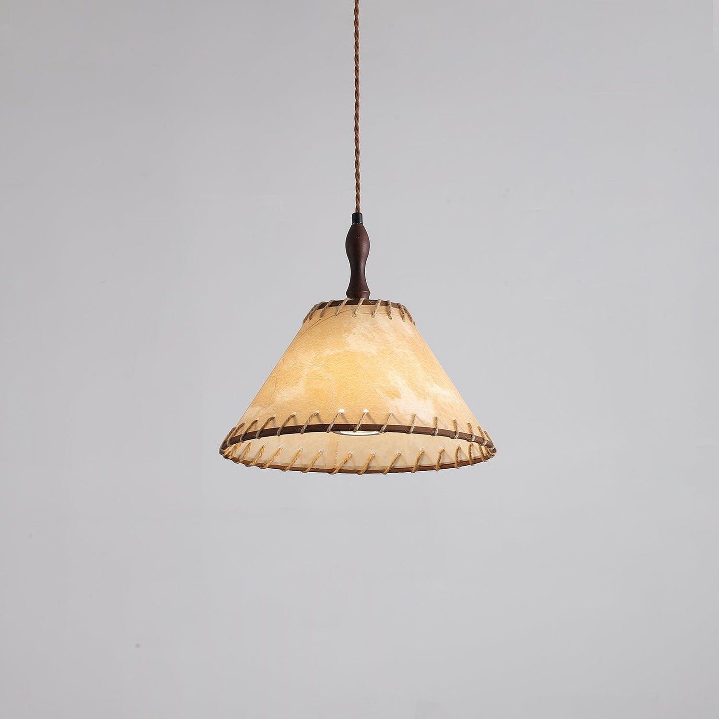 WoodLumière – Suspension Élégante en Bois