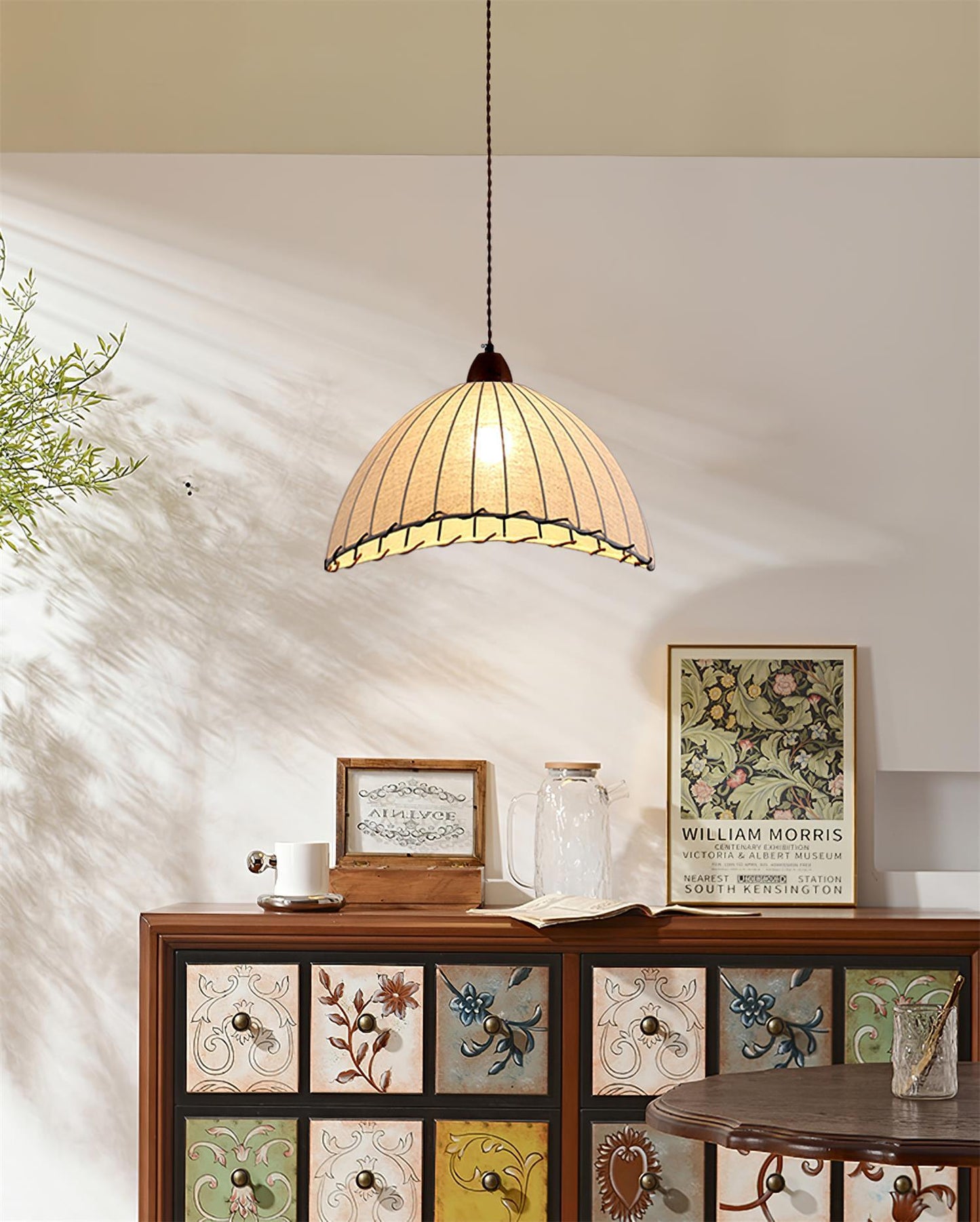 WoodLumière – Suspension Élégante en Bois