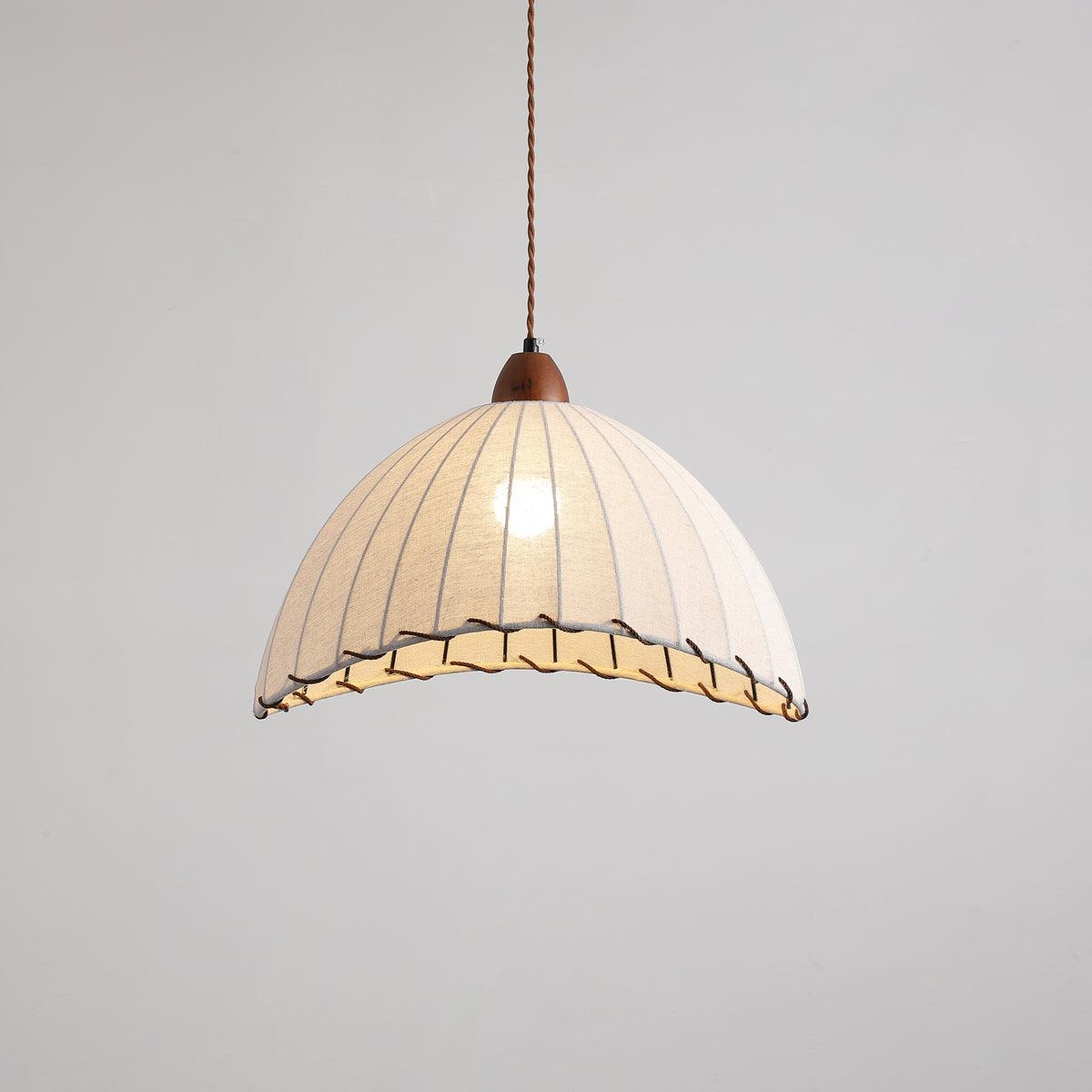WoodLumière – Suspension Élégante en Bois