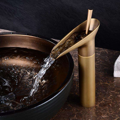 Antique Waterfall – Robinet Cascade pour Salle de Bain | Style Rétro en Laiton