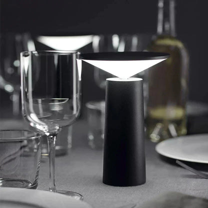AdjustaLume - Lampe de Table D’extérieur LED avec Bras Ajustable et Éclairage Pivotant