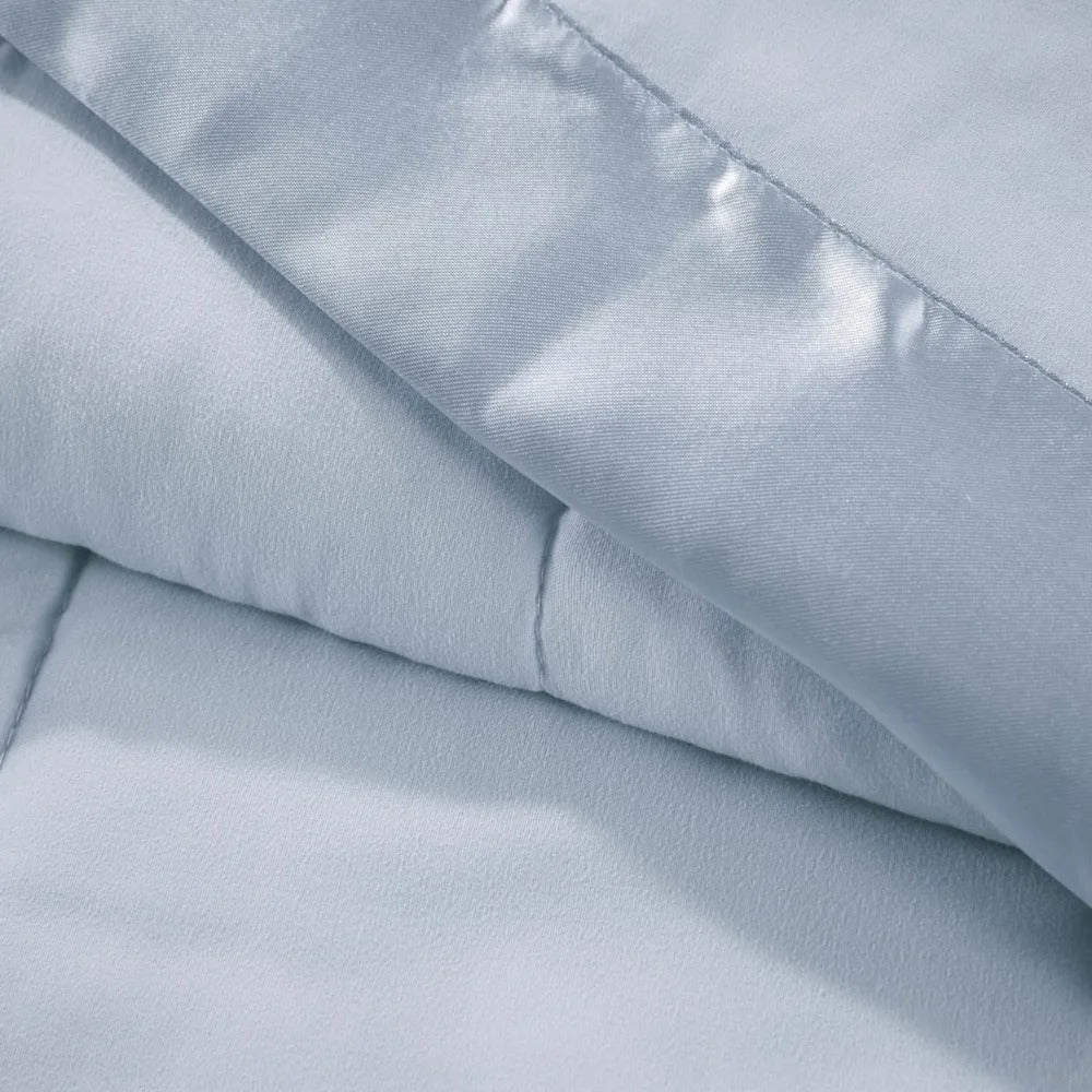 Couvre-lit en Bleu Prospect – Alternative Légère en Duvet avec Bord Satiné